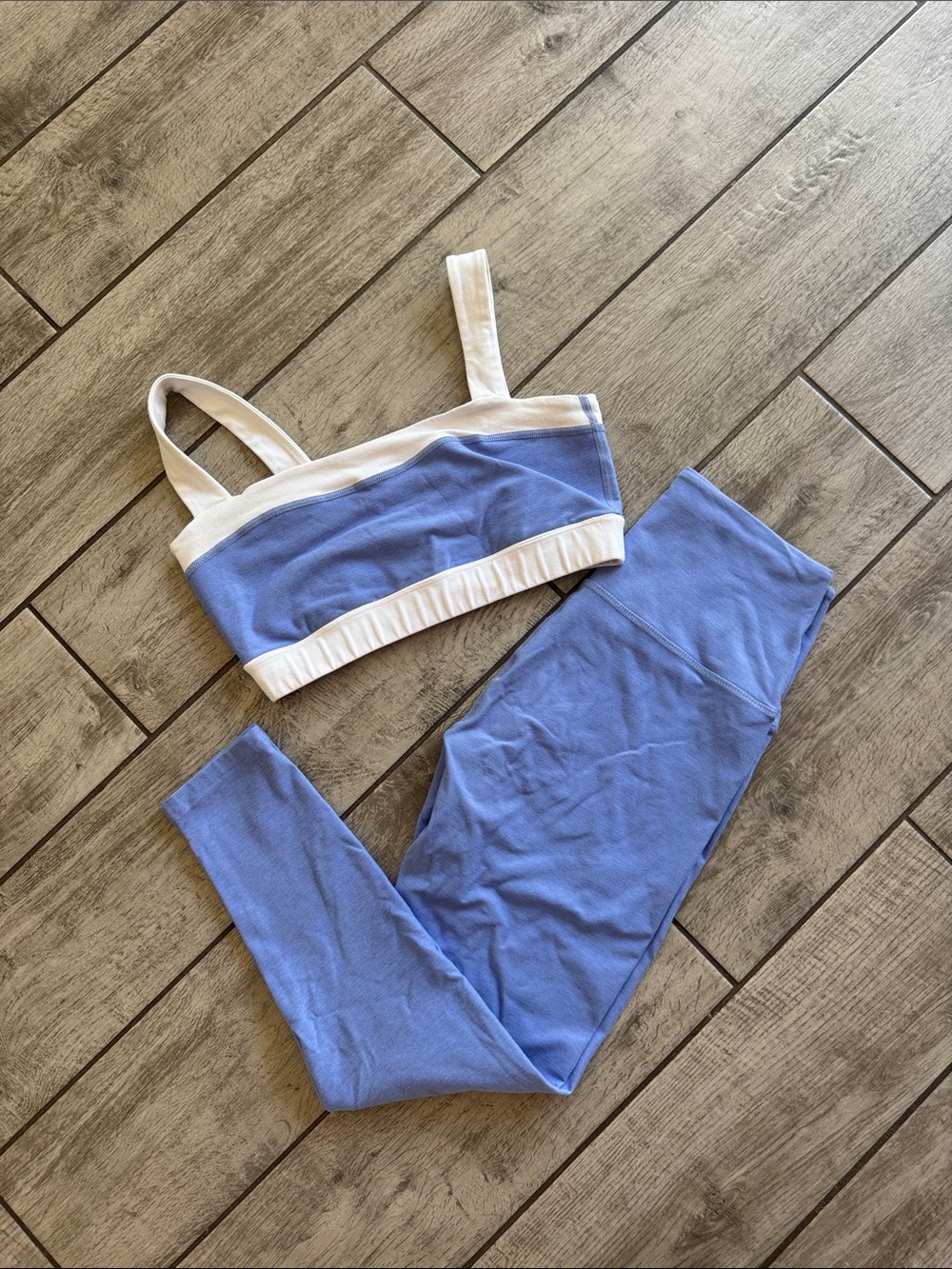 Beyond Yoga Periwinkle Blue & White Contrast Sports Bra and Leggings Set